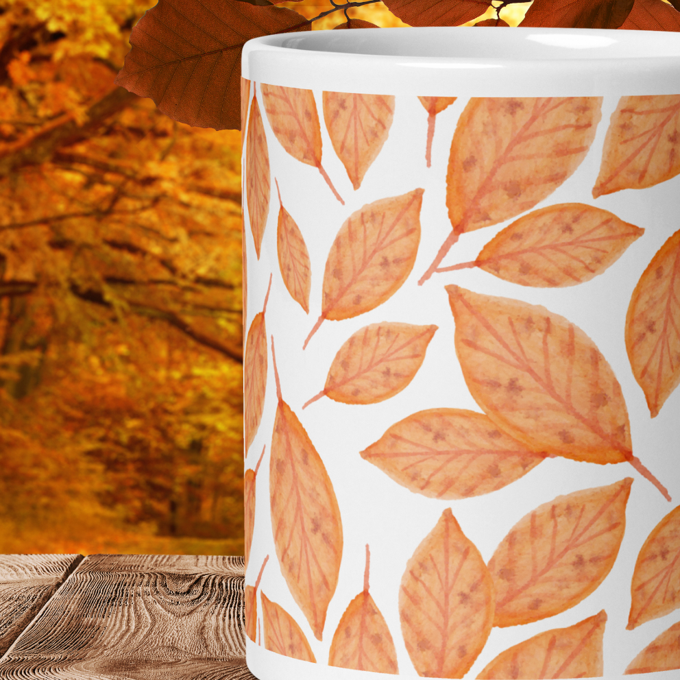Herbst Tasse „Blättertraum“ – Keramikbecher mit dezentem Laubmuster
