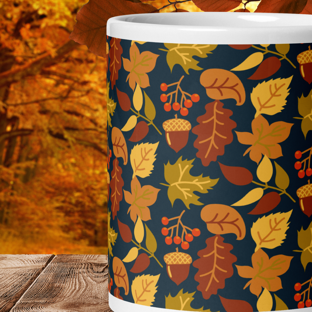 Herbst Tasse „Golden Leaves“ – Keramikbecher mit Blätter-, Nuss- & Beeren-Muster