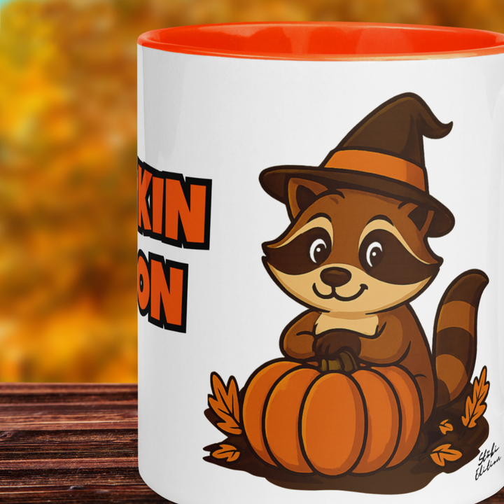 Halloween Tasse „Pumpkin Season“ – Keramikbecher mit Stöbi Waschbär-Motiv