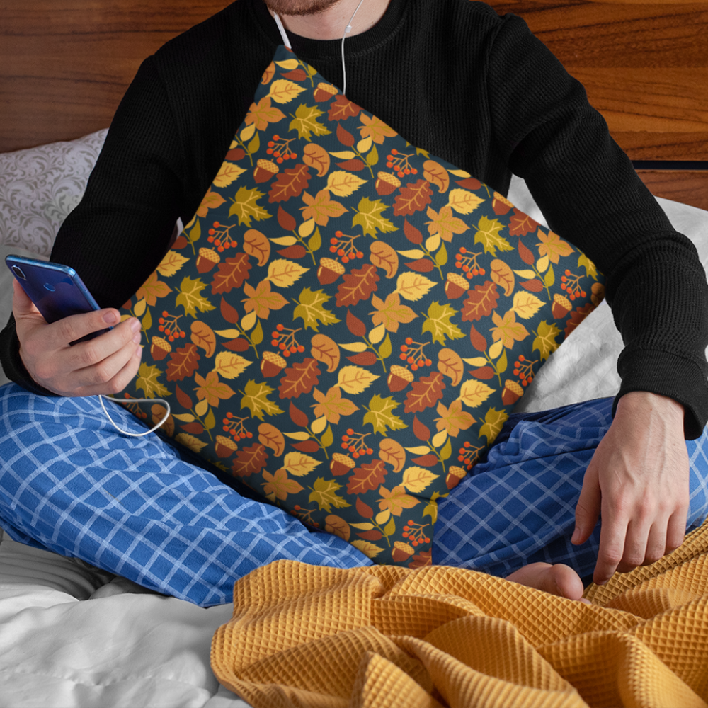Herbst Hygge Kissen „Golden Leaves“ – Zierkissen mit goldenem Blättermuster