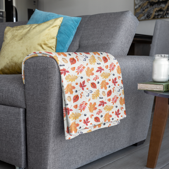 Herbst Hygge Kuscheldecke „Autumn Harmony“ – Decke mit buntem Blättermuster