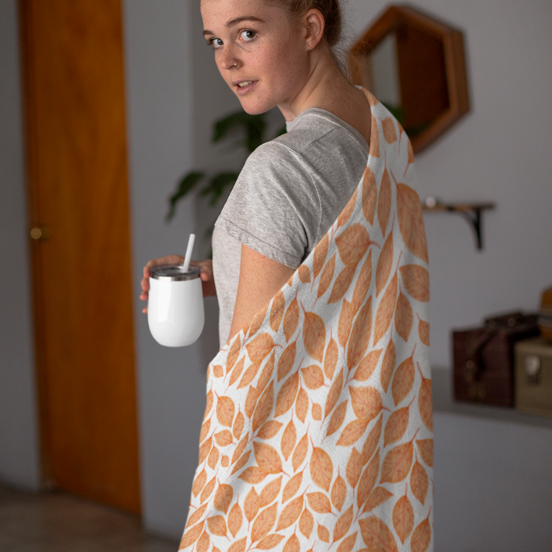 Herbst Hygge Kuscheldecke „Blättertraum“ – Decke mit warmem Blättermuster