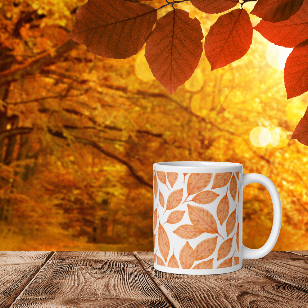 Herbst Tasse „Blättertraum“ – Keramikbecher mit dezentem Laubmuster