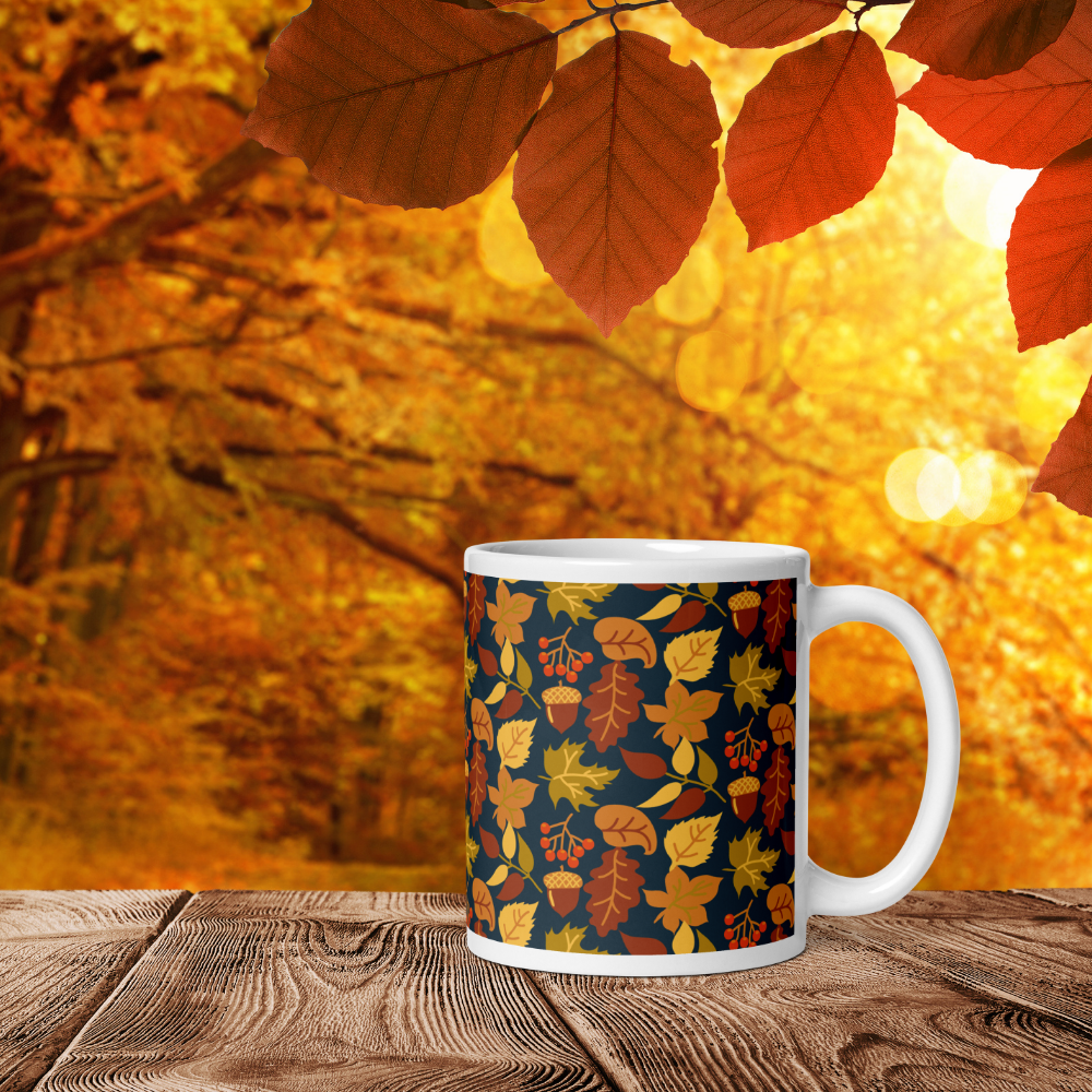 Herbst Tasse „Golden Leaves“ – Keramikbecher mit Blätter-, Nuss- & Beeren-Muster
