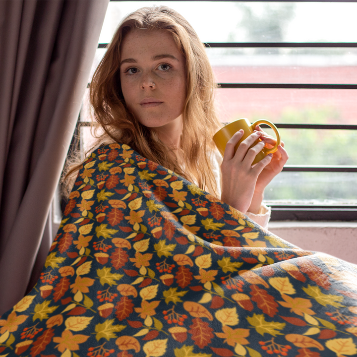 Herbst Hygge Kuscheldecke „Golden Leaves“ – Decke mit goldenem Blättermuster