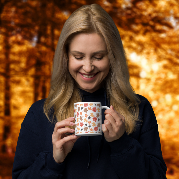Herbst Tasse „Laubzauber“ – Keramikbecher mit buntem Blättermuster