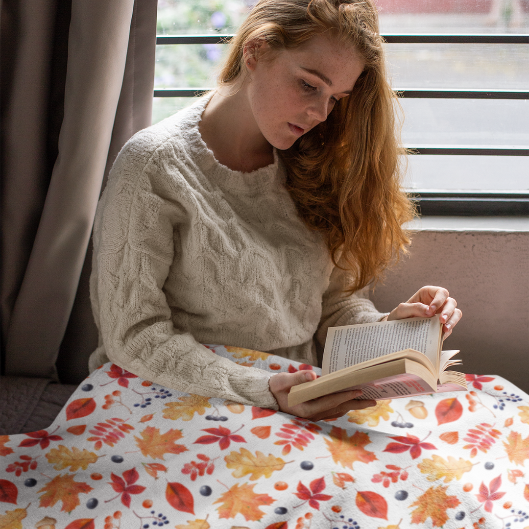 Herbst Hygge Kuscheldecke „Autumn Harmony“ – Decke mit buntem Blättermuster