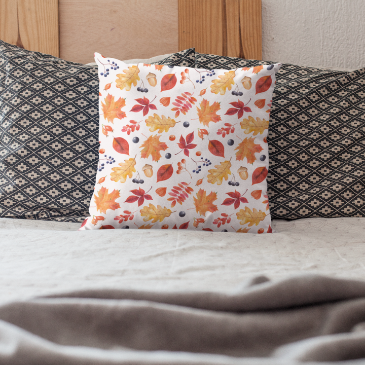 Herbst Hygge Kissen „Autumn Harmony“ – Zierkissen mit buntem Blättermuster